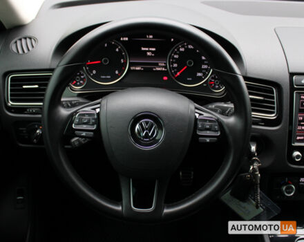 Сірий Фольксваген Туарег, об'ємом двигуна 3 л та пробігом 171 тис. км за 28900 $, фото 15 на Automoto.ua