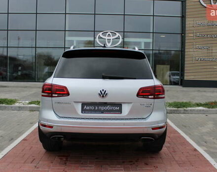 Серый Фольксваген Туарег, объемом двигателя 2.97 л и пробегом 171 тыс. км за 28900 $, фото 6 на Automoto.ua