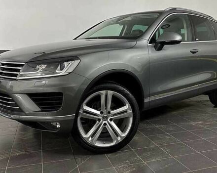 Серый Фольксваген Туарег, объемом двигателя 3 л и пробегом 130 тыс. км за 24000 $, фото 1 на Automoto.ua