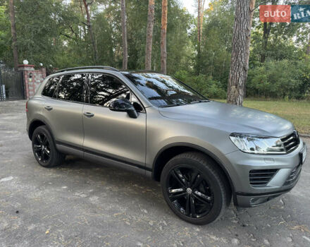 Серый Фольксваген Туарег, объемом двигателя 3 л и пробегом 123 тыс. км за 33333 $, фото 2 на Automoto.ua