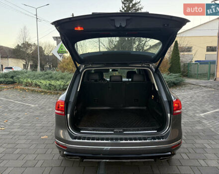 Серый Фольксваген Туарег, объемом двигателя 2.97 л и пробегом 139 тыс. км за 33900 $, фото 27 на Automoto.ua