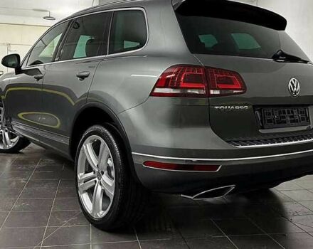 Серый Фольксваген Туарег, объемом двигателя 3 л и пробегом 130 тыс. км за 24000 $, фото 4 на Automoto.ua