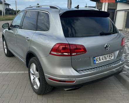 Серый Фольксваген Туарег, объемом двигателя 3 л и пробегом 230 тыс. км за 32000 $, фото 2 на Automoto.ua