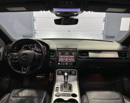 Серый Фольксваген Туарег, объемом двигателя 3.6 л и пробегом 240 тыс. км за 18999 $, фото 9 на Automoto.ua