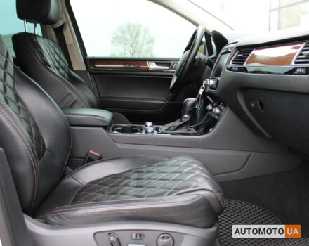 Сірий Фольксваген Туарег, об'ємом двигуна 3 л та пробігом 171 тис. км за 28900 $, фото 11 на Automoto.ua