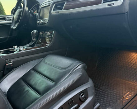 Серый Фольксваген Туарег, объемом двигателя 2.97 л и пробегом 139 тыс. км за 33900 $, фото 37 на Automoto.ua