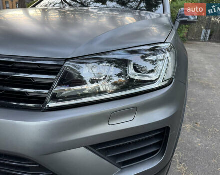 Серый Фольксваген Туарег, объемом двигателя 3 л и пробегом 123 тыс. км за 33333 $, фото 46 на Automoto.ua