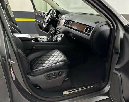 Серый Фольксваген Туарег, объемом двигателя 3 л и пробегом 130 тыс. км за 24000 $, фото 15 на Automoto.ua