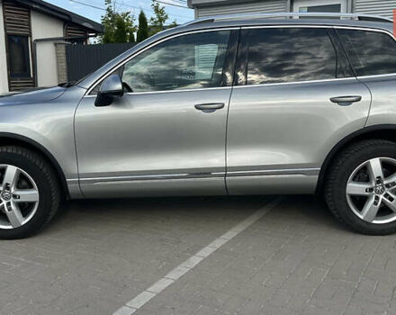 Серый Фольксваген Туарег, объемом двигателя 3 л и пробегом 230 тыс. км за 32000 $, фото 1 на Automoto.ua