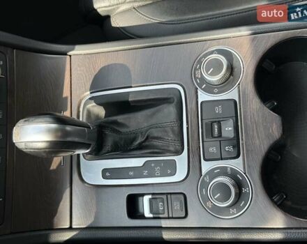 Серый Фольксваген Туарег, объемом двигателя 3 л и пробегом 223 тыс. км за 30000 $, фото 18 на Automoto.ua