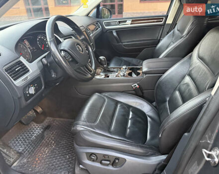 Серый Фольксваген Туарег, объемом двигателя 2.97 л и пробегом 139 тыс. км за 33900 $, фото 24 на Automoto.ua