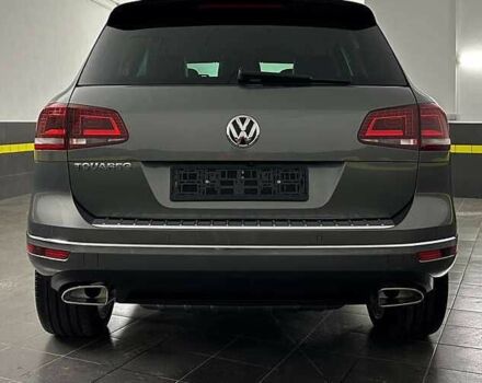 Серый Фольксваген Туарег, объемом двигателя 3 л и пробегом 130 тыс. км за 24000 $, фото 6 на Automoto.ua