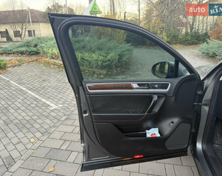 Серый Фольксваген Туарег, объемом двигателя 2.97 л и пробегом 139 тыс. км за 33900 $, фото 22 на Automoto.ua