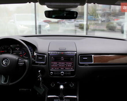 Серый Фольксваген Туарег, объемом двигателя 2.97 л и пробегом 171 тыс. км за 28900 $, фото 12 на Automoto.ua