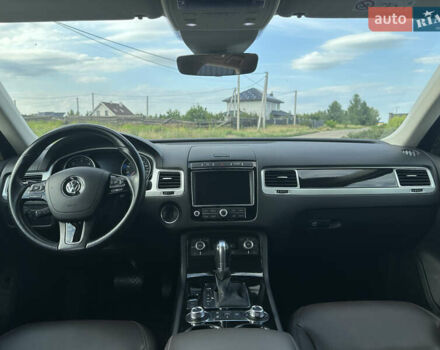 Серый Фольксваген Туарег, объемом двигателя 3 л и пробегом 230 тыс. км за 32000 $, фото 7 на Automoto.ua