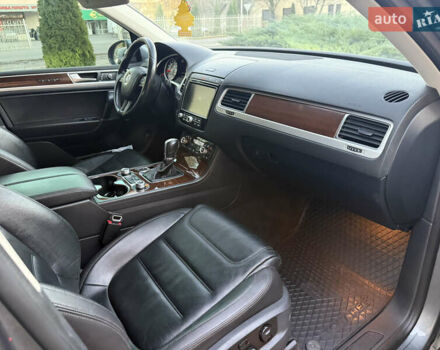 Серый Фольксваген Туарег, объемом двигателя 2.97 л и пробегом 139 тыс. км за 33900 $, фото 33 на Automoto.ua