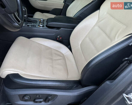 Серый Фольксваген Туарег, объемом двигателя 3 л и пробегом 123 тыс. км за 33333 $, фото 48 на Automoto.ua