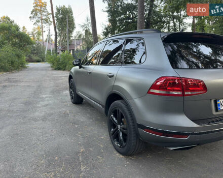 Серый Фольксваген Туарег, объемом двигателя 3 л и пробегом 123 тыс. км за 33333 $, фото 4 на Automoto.ua