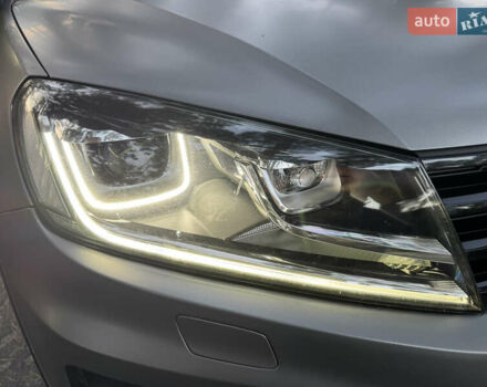 Серый Фольксваген Туарег, объемом двигателя 3 л и пробегом 123 тыс. км за 33333 $, фото 27 на Automoto.ua