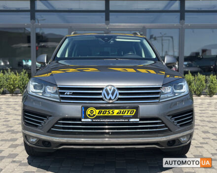 Серый Фольксваген Туарег, объемом двигателя 3 л и пробегом 197 тыс. км за 31900 $, фото 1 на Automoto.ua