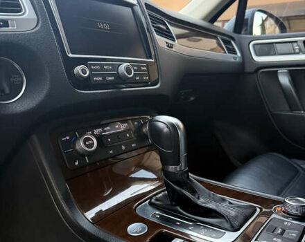 Серый Фольксваген Туарег, объемом двигателя 2.97 л и пробегом 139 тыс. км за 33900 $, фото 41 на Automoto.ua