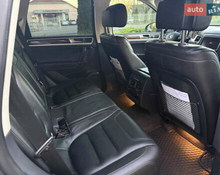 Серый Фольксваген Туарег, объемом двигателя 2.97 л и пробегом 139 тыс. км за 33900 $, фото 31 на Automoto.ua