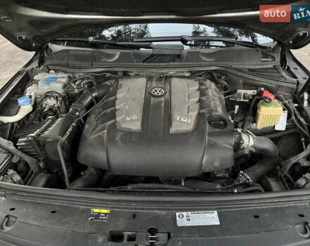 Серый Фольксваген Туарег, объемом двигателя 3 л и пробегом 123 тыс. км за 33333 $, фото 22 на Automoto.ua