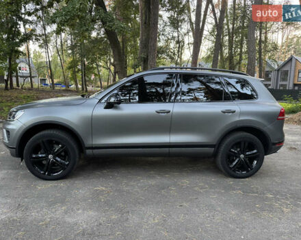 Серый Фольксваген Туарег, объемом двигателя 3 л и пробегом 123 тыс. км за 33333 $, фото 5 на Automoto.ua