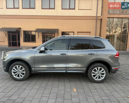 Серый Фольксваген Туарег, объемом двигателя 2.97 л и пробегом 139 тыс. км за 33900 $, фото 3 на Automoto.ua