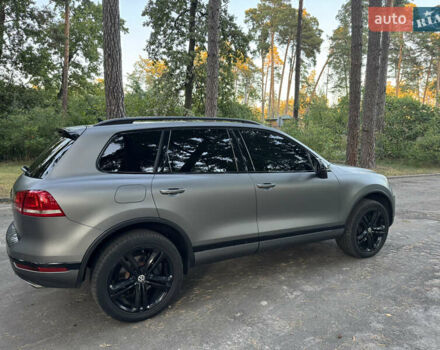 Серый Фольксваген Туарег, объемом двигателя 3 л и пробегом 123 тыс. км за 33333 $, фото 3 на Automoto.ua