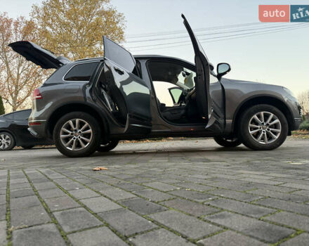 Серый Фольксваген Туарег, объемом двигателя 2.97 л и пробегом 139 тыс. км за 33900 $, фото 48 на Automoto.ua