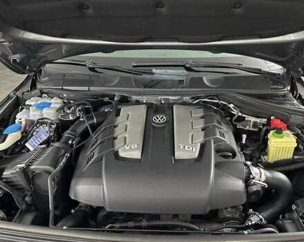 Серый Фольксваген Туарег, объемом двигателя 3 л и пробегом 130 тыс. км за 24000 $, фото 22 на Automoto.ua