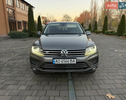 Серый Фольксваген Туарег, объемом двигателя 2.97 л и пробегом 139 тыс. км за 33900 $, фото 1 на Automoto.ua