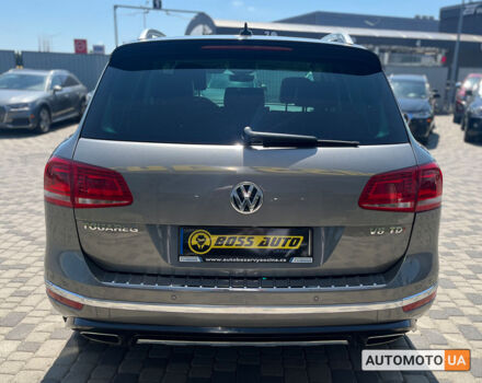 Серый Фольксваген Туарег, объемом двигателя 3 л и пробегом 197 тыс. км за 31900 $, фото 5 на Automoto.ua