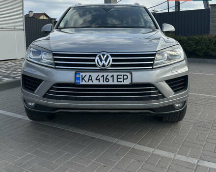 Серый Фольксваген Туарег, объемом двигателя 3 л и пробегом 230 тыс. км за 32000 $, фото 3 на Automoto.ua