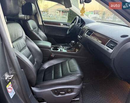 Серый Фольксваген Туарег, объемом двигателя 2.97 л и пробегом 139 тыс. км за 33900 $, фото 34 на Automoto.ua