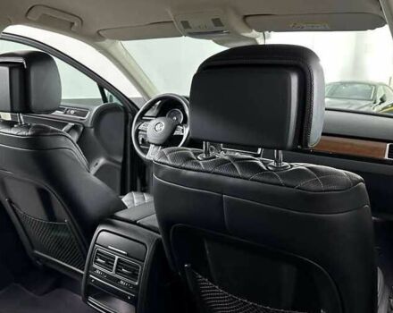 Серый Фольксваген Туарег, объемом двигателя 3 л и пробегом 130 тыс. км за 24000 $, фото 17 на Automoto.ua