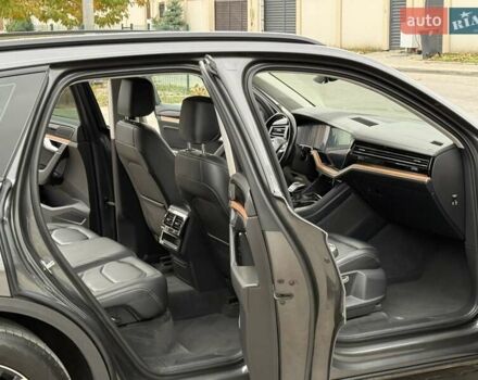 Серый Фольксваген Туарег, объемом двигателя 2.99 л и пробегом 200 тыс. км за 33700 $, фото 50 на Automoto.ua