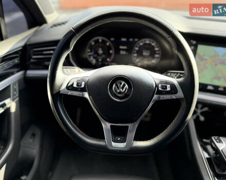 Серый Фольксваген Туарег, объемом двигателя 3 л и пробегом 110 тыс. км за 39900 $, фото 19 на Automoto.ua