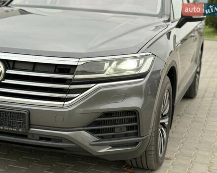 Серый Фольксваген Туарег, объемом двигателя 2.99 л и пробегом 200 тыс. км за 33700 $, фото 21 на Automoto.ua