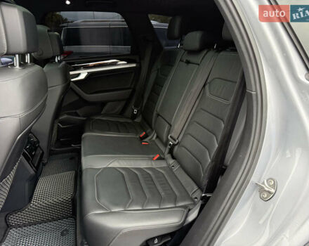 Серый Фольксваген Туарег, объемом двигателя 3 л и пробегом 109 тыс. км за 39700 $, фото 38 на Automoto.ua