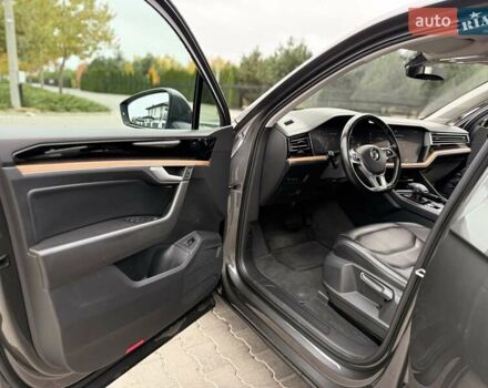 Серый Фольксваген Туарег, объемом двигателя 2.99 л и пробегом 200 тыс. км за 33700 $, фото 28 на Automoto.ua