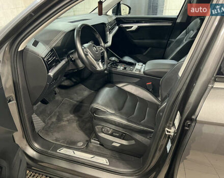 Серый Фольксваген Туарег, объемом двигателя 2.97 л и пробегом 225 тыс. км за 43900 $, фото 24 на Automoto.ua