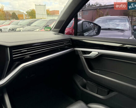 Серый Фольксваген Туарег, объемом двигателя 3 л и пробегом 109 тыс. км за 39700 $, фото 34 на Automoto.ua