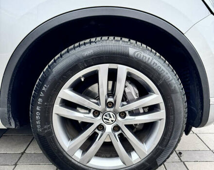 Серый Фольксваген Туарег, объемом двигателя 3 л и пробегом 228 тыс. км за 34900 $, фото 4 на Automoto.ua