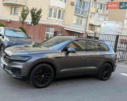 Серый Фольксваген Туарег, объемом двигателя 3 л и пробегом 106 тыс. км за 44700 $, фото 74 на Automoto.ua