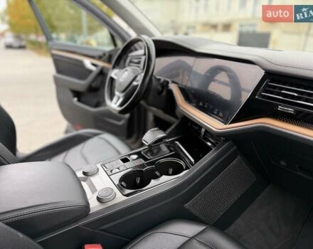 Серый Фольксваген Туарег, объемом двигателя 2.99 л и пробегом 200 тыс. км за 33700 $, фото 43 на Automoto.ua