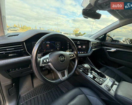 Серый Фольксваген Туарег, объемом двигателя 3 л и пробегом 106 тыс. км за 44700 $, фото 32 на Automoto.ua