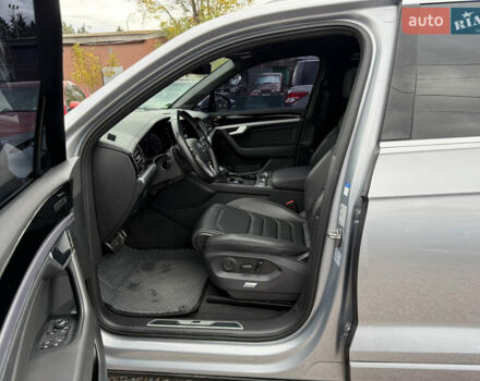 Серый Фольксваген Туарег, объемом двигателя 3 л и пробегом 109 тыс. км за 39700 $, фото 20 на Automoto.ua