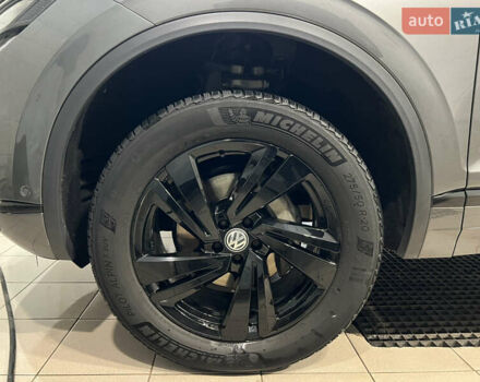 Серый Фольксваген Туарег, объемом двигателя 2.97 л и пробегом 225 тыс. км за 43900 $, фото 19 на Automoto.ua